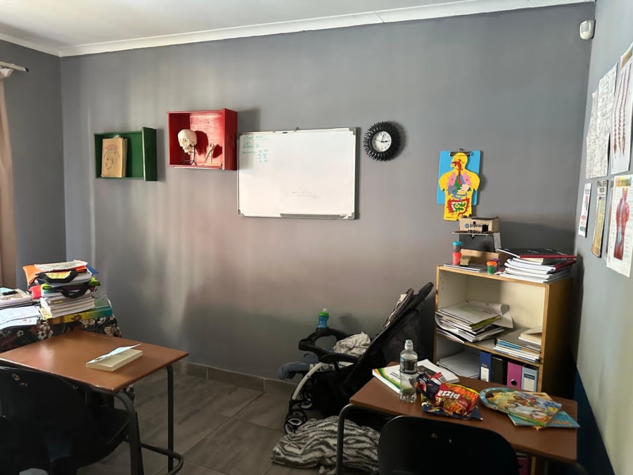 4 Bedroom Property for Sale in Oos Einde North West